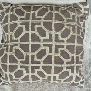 2 Geometric Gray and Cream Throw Pillow. Size 16x16